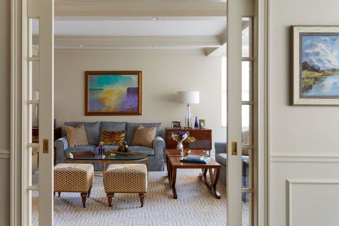 Classic Upper East Side apartment living room design by Annette Jaffe Interiors