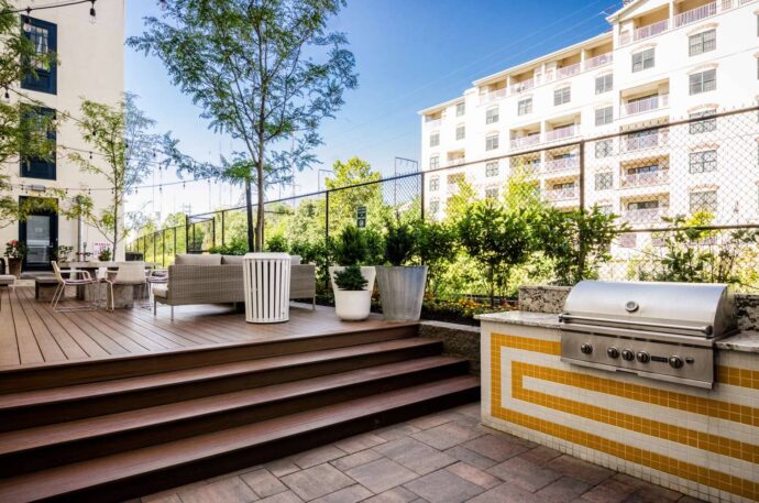 BBQ and deck area in Venice Lofts