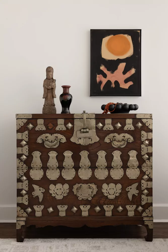 custom-tailored-living-room-art-decor-sands-point