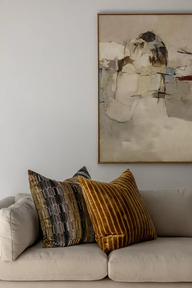 custom-tailored-living-room-art-interior-design-sands-point